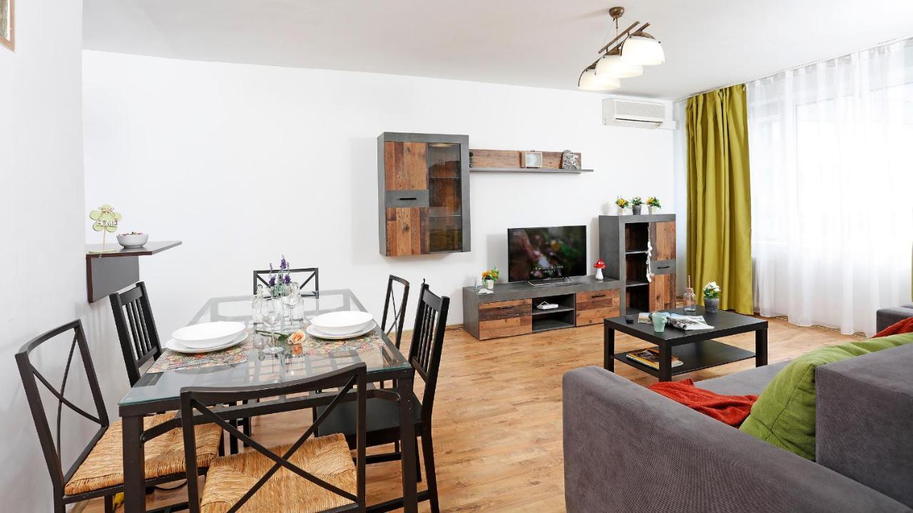 Central Apartment Very Close To Old City Bucharest Exterior photo